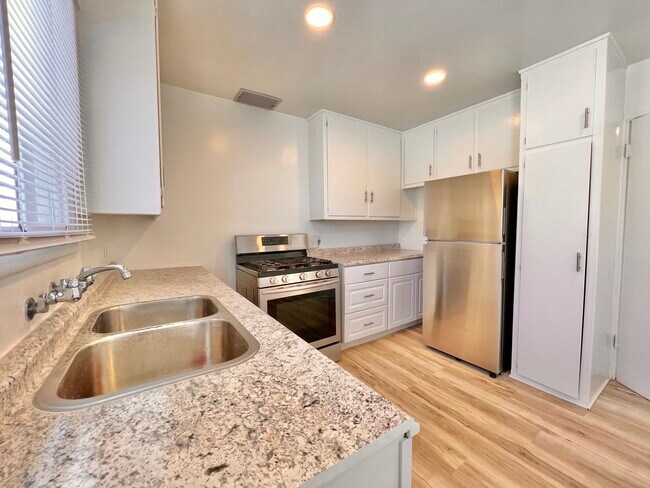 Photo - 6015 Cahuenga Blvd Unit #
