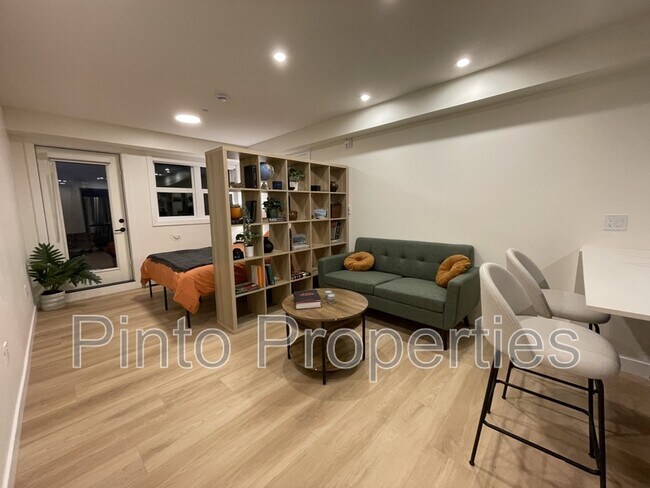 Photo - 8615-8108 108 St NW