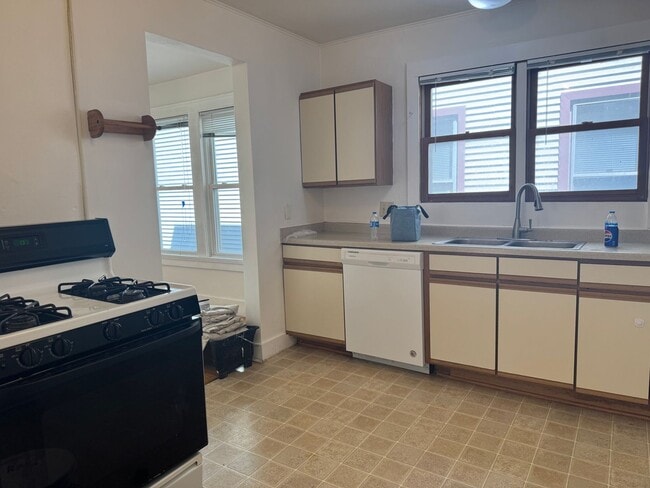 Photo - 325 W Wilson St Unit #2