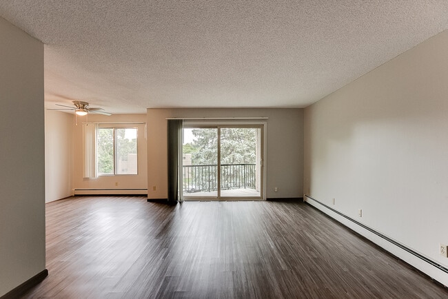 Photo - Caravelle Apartments