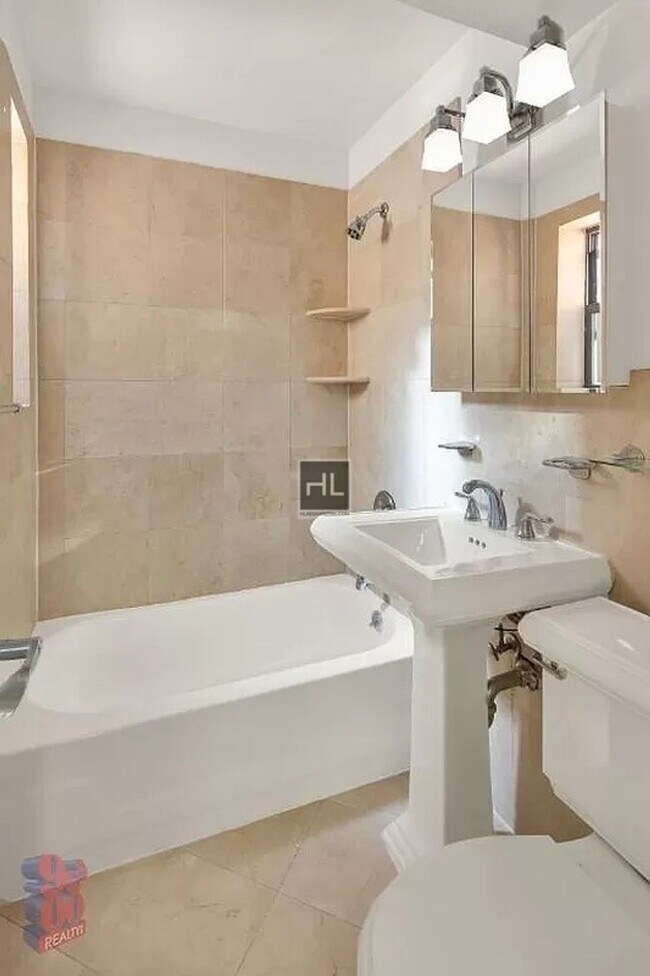 Photo - East 25th Street Unidad 2C