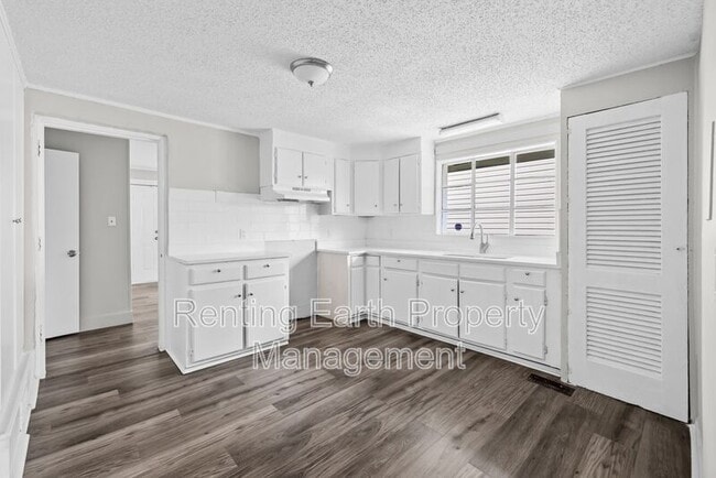 Photo - 1908 14th Pl SW