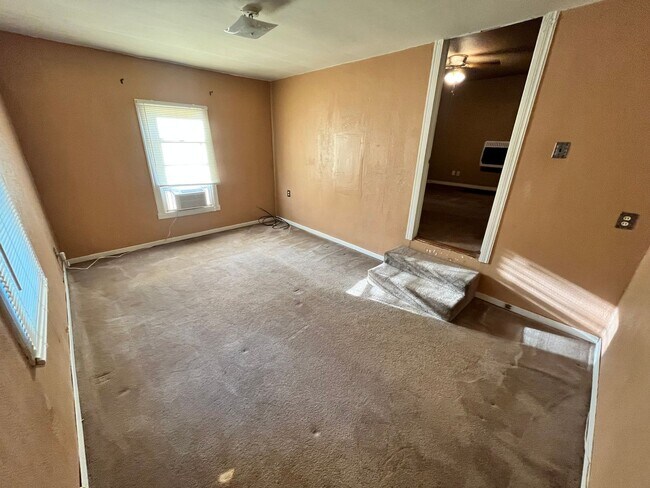 Photo - Cute 3 Bed 1 Bath house in Mwc