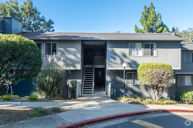 Kelly Green Apartments