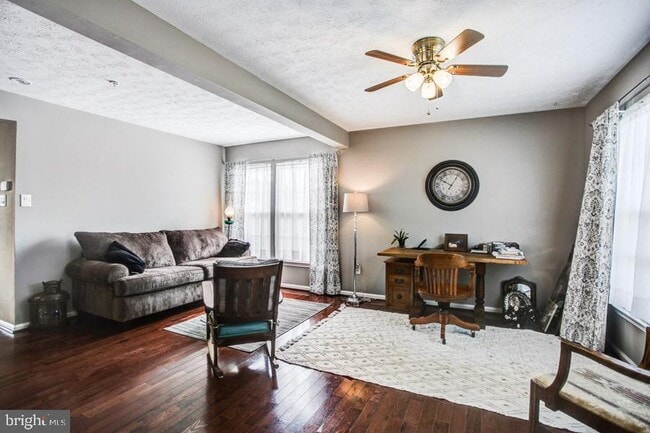 Photo - 5036 Finsbury Rd