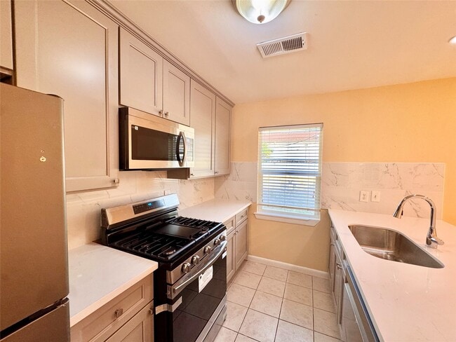 Photo - 8215 Lugary Dr