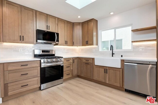 Photo - 3431 Edgehill Dr