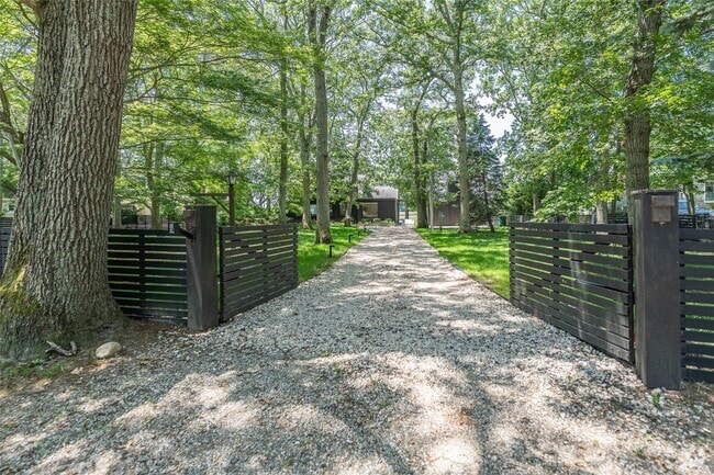Building Photo - 590 Haywaters Dr Rental