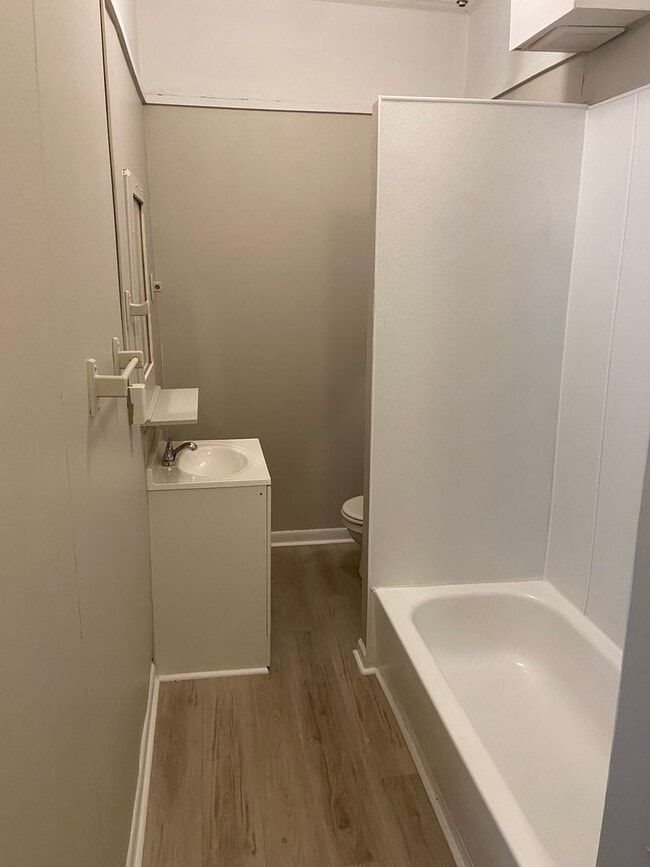Photo - ***4 Bedroom / 1 Bathroom Home for Rent in...