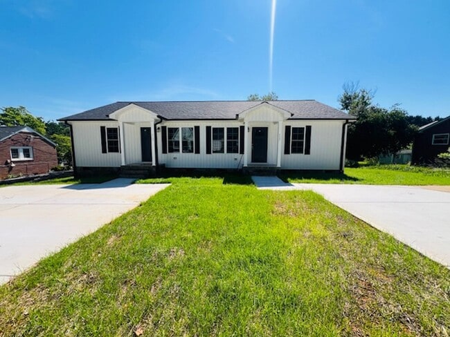 Building Photo - Available 6/11/26. Renovated Duplex within walking distance to downtown Maiden!