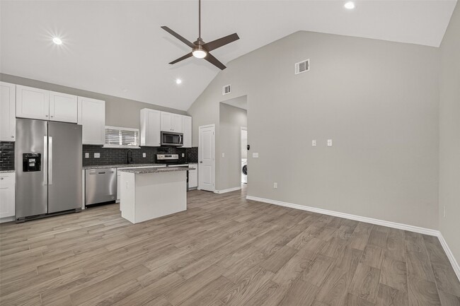 Building Photo - 352 Westchase St