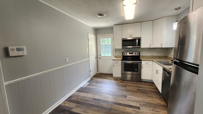 Photo - 429 Mineral Rd