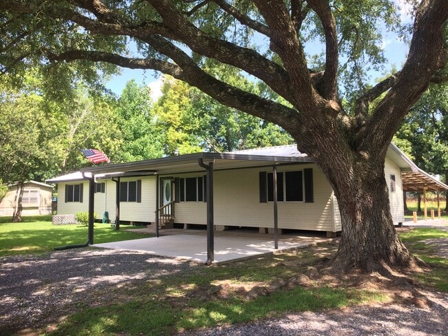 Photo - Four Bedroom, Two Bathroom, large yard, (MOVE IN SPECIAL!!)