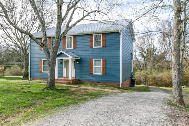 Building Photo - Renovated 2 Bed/1.5 Bath Duplex in Columbi... Rental