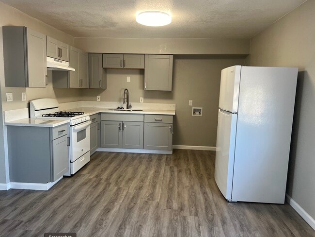 Building Photo - 2155 S Bardell Ave Unit 202