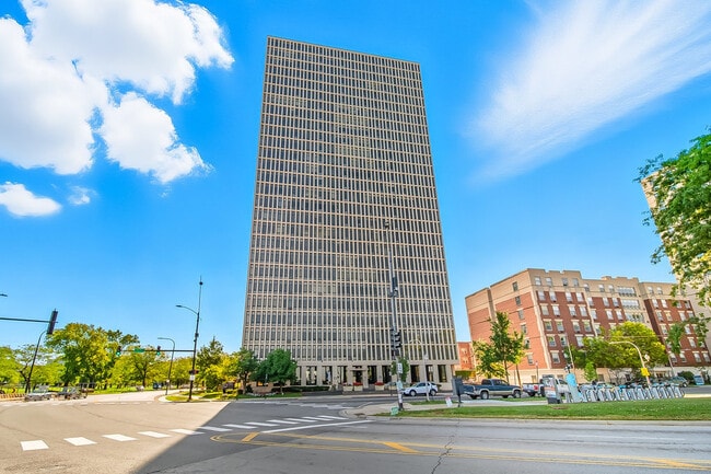Building Photo - 6700 S South Shore Dr