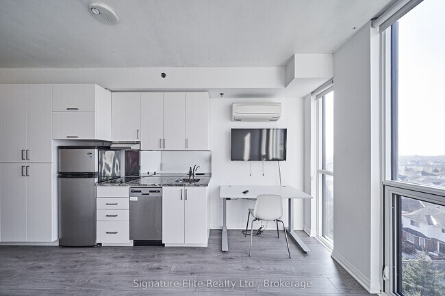 Photo - 1900 Simcoe St N