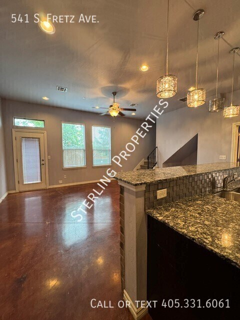 Photo - 541 S Fretz Ave