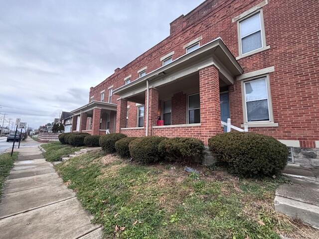 Building Photo - 896 E Whittier St