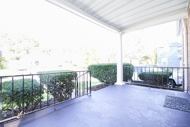 1467 Crestwood Rd