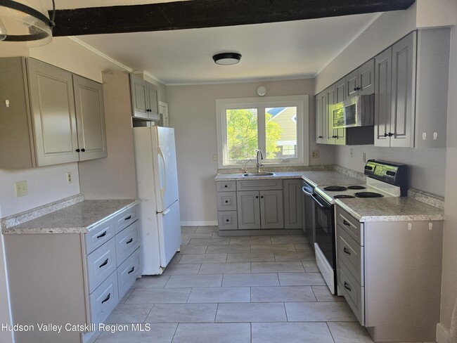 Photo - 479 N Mountain Rd