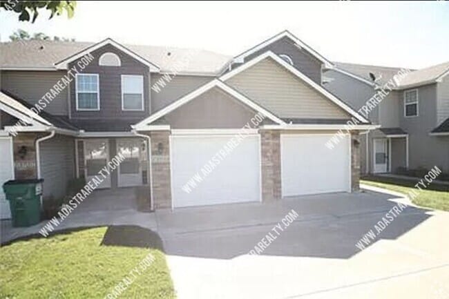 Building Photo - Spacious 3 Bedroom Townhome in Platte City...