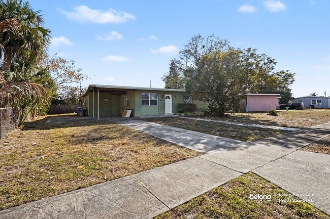 Photo - 865 Canada St NE