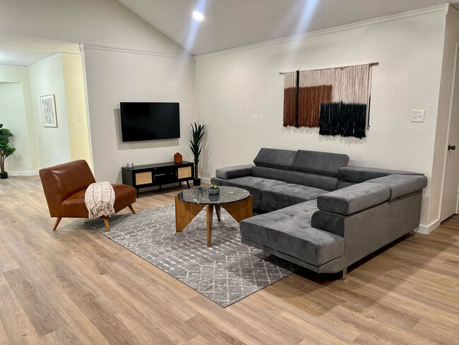 Building Photo - 1704 Foxfire Dr Rental