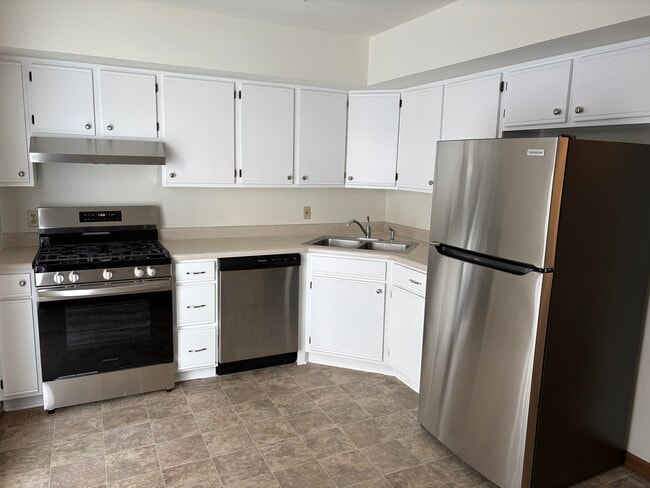 Kitchen - Village Green Townhomes