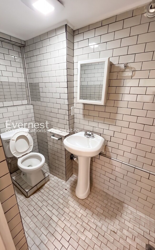 Photo - 8102 4th Ave S Unidad b
