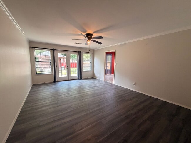 Photo - This 3-bedroom, 2-bathroom house in Russellville, AR offers a practical layout and convenient loc...