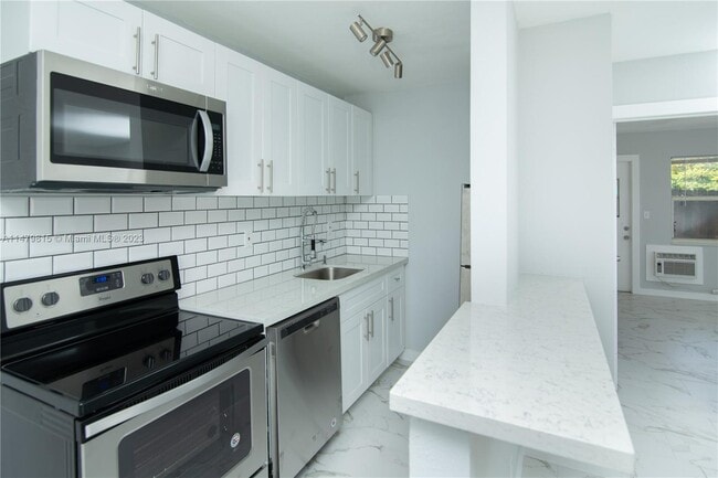 Photo - 1720 NE 13th St Unit 3