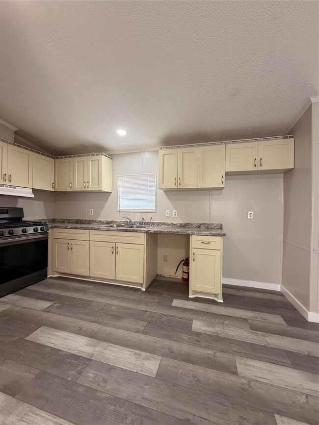 Photo - 14329 Greenville St