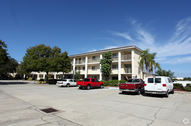 Lakes at Largo Apartments - Lakes at Largo Apartments