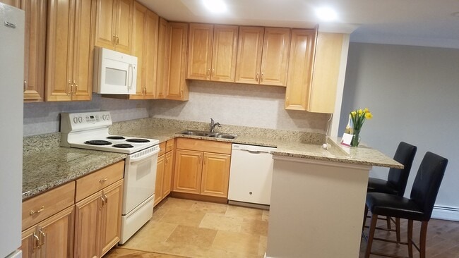 Photo - 16 E Old Willow Rd