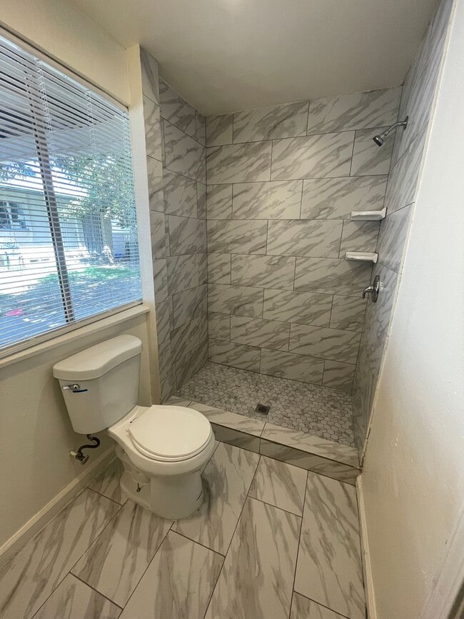 Building Photo - 2611 Belle Ter Unit #2 Rental