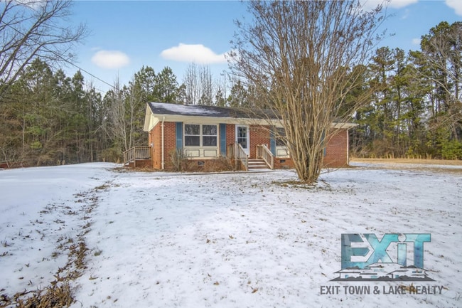 Building Photo - Cozy 3 Bed. 1 Bath Country Home