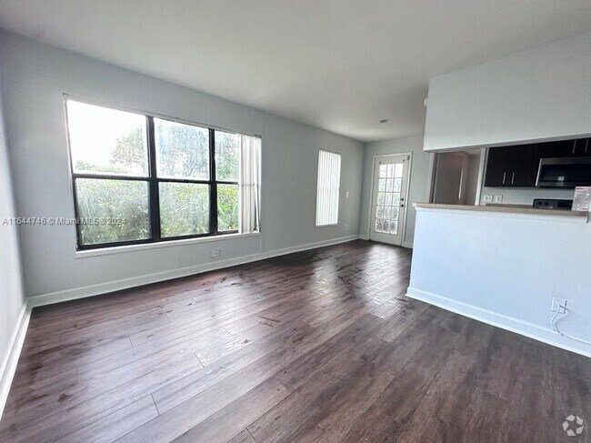 Building Photo - 3930 NW 87th Ave Unit 3930 Rental