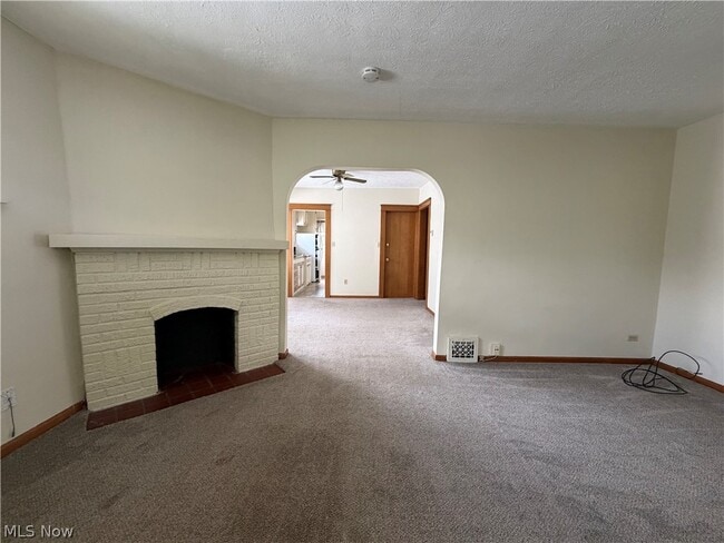 Photo - 1605 Larchmont Ave