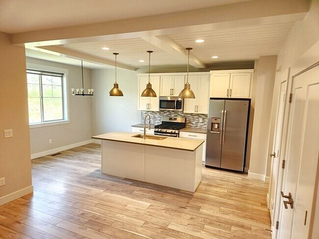 Photo - Perfectly Located Wasatch Spring Townhome