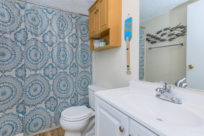 LakeHouse at Florence Apartments