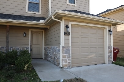 Building Photo - 232 W Lake Ave