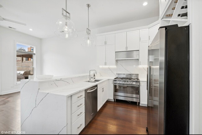 Photo - 215 N Green St