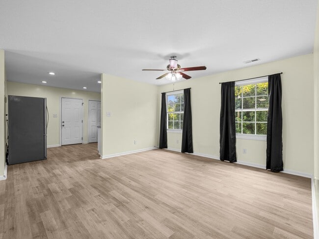 Photo - 103 Oakwood Ct