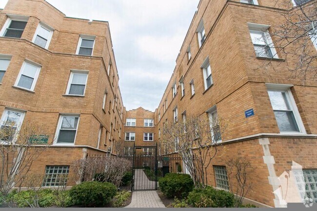 Building Photo - 630 W Roscoe St Unit #G Rental