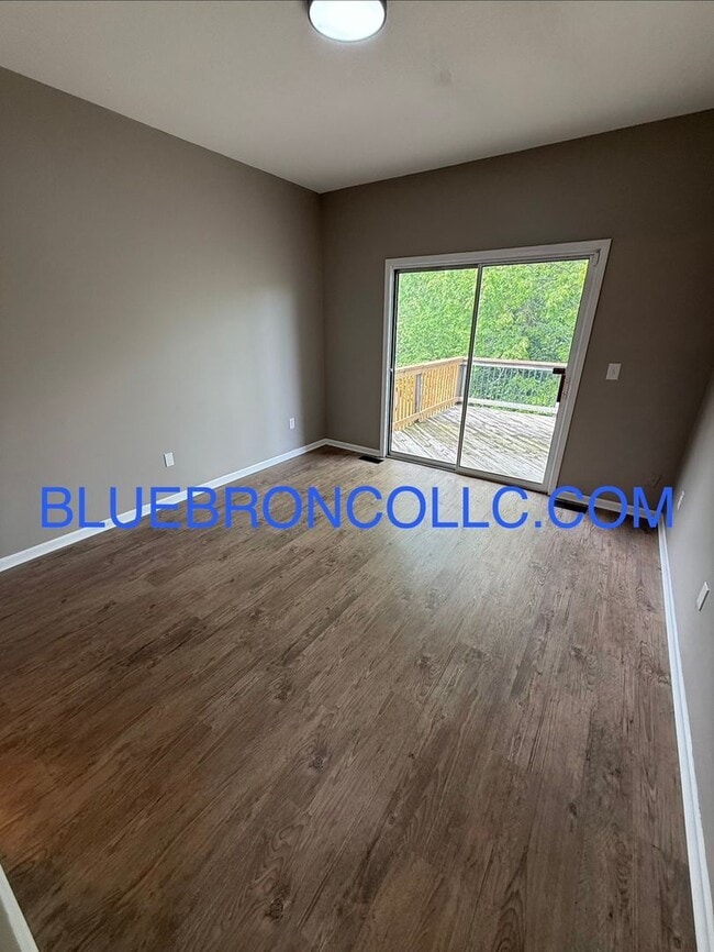Photo - Completely renovated 3 bedroom unit with modern finishes and beautiful views.