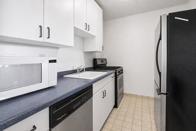 8 Whittier Pl Unit 21B