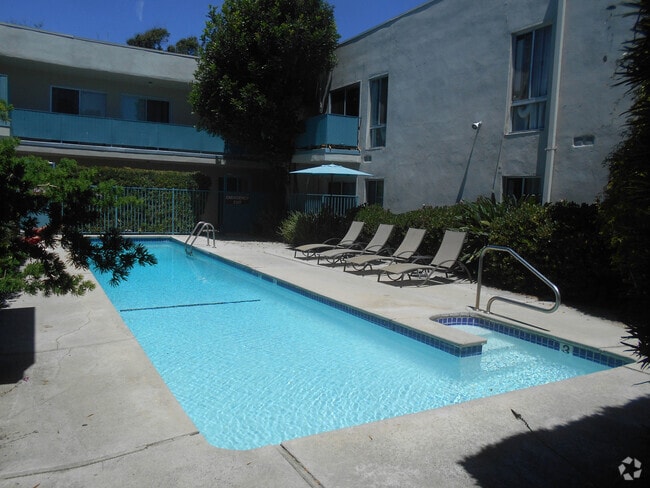 325 BAY STREET POOL