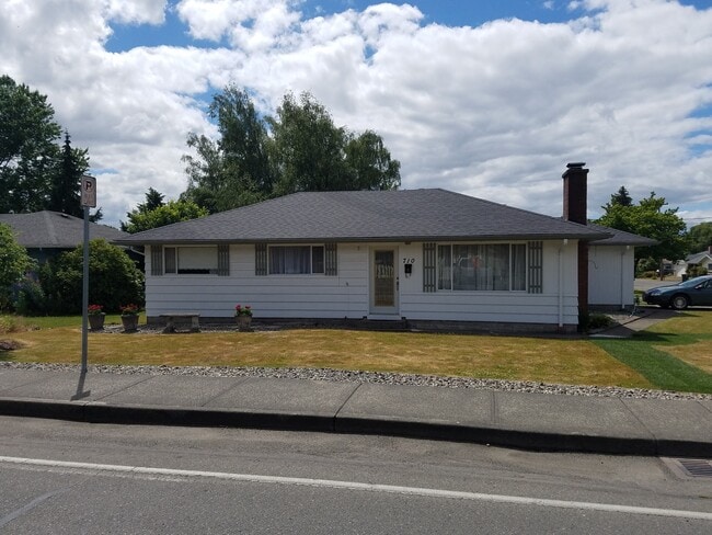 STATUS:AVAILABLE |R136a| $1795 - STATUS:AVAILABLE  |R136a| $1795 House
