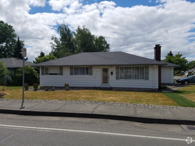Building Photo - STATUS:AVAILABLE  |R136a| $1795 Rental